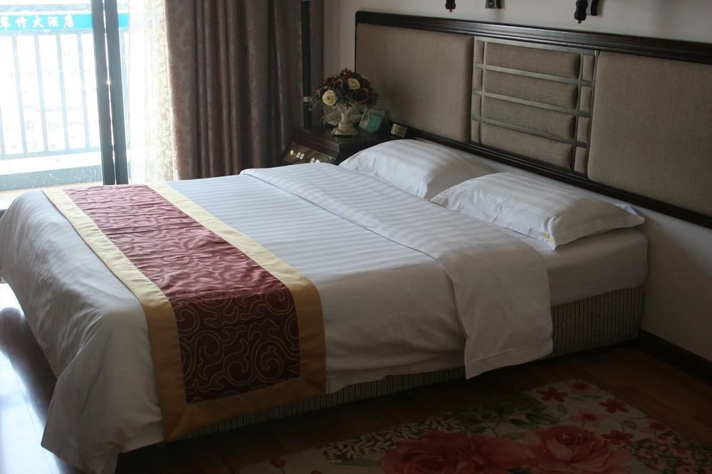 Green Bamboo Hotel Ґуйлінь Екстер'єр фото