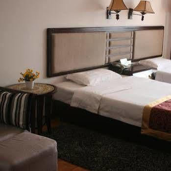 Green Bamboo Hotel Ґуйлінь Екстер'єр фото