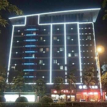Green Bamboo Hotel Ґуйлінь Екстер'єр фото